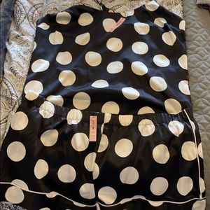 Black and white VS pajama set